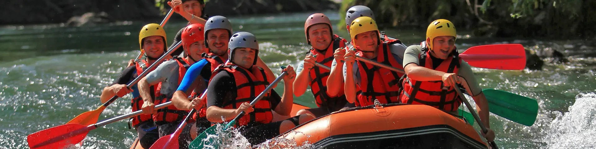 Descenso en rafting en el arroyo de Aspe