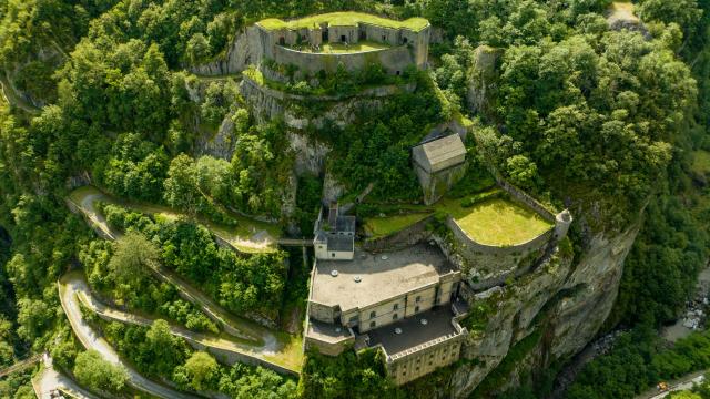 Billetterie : visite du fort du Portalet et passage par la passerelle du Sescoué. Visites sur réservation auprès de l'Office de Tourisme du Haut Béarn
