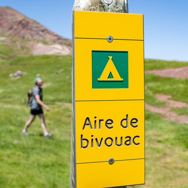 Les aires naturelles de camping et les campings vous offrent des nuits au plus près des montagnes en Pyrénées béarnaises