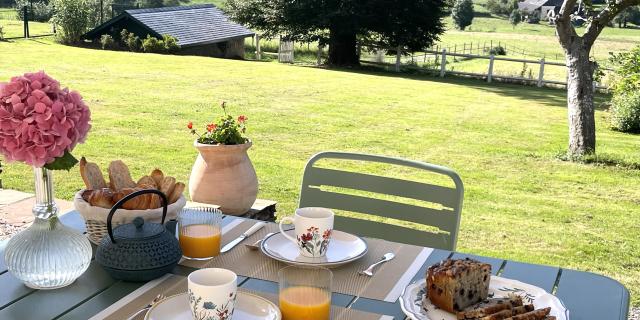 En chambres d'hôtes le petit-déjeuner est compris, les hôtes des Pyrénées béarnaises vous proposent des produits du terroir pour commencer la journée.