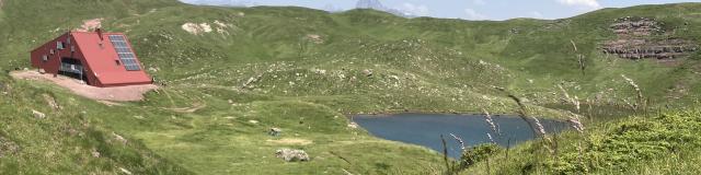 Randonnée du lac d'Arlet en Vallée d'Aspe avec un refuge à 2000 mètres totalement rénové pour profiter d'un moment hors du commun