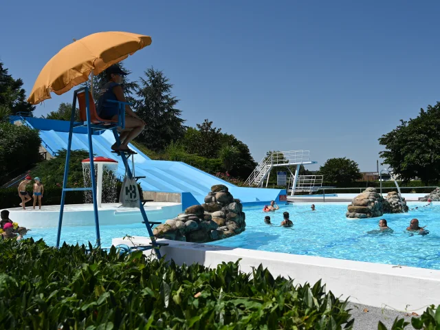 Piscine d'Oloron Sainte-Marie, bassin extérieur en Pyrénées béarnaises