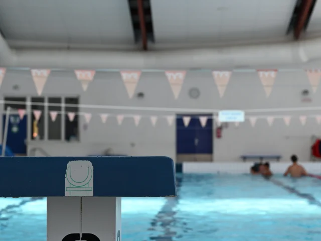 Piscine d'Oloron Sainte-Marie, bassin intérieur en Pyrénées béarnaises