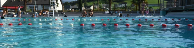 Piscine de Lanne-en-Barétous, bassin saisonnier d'extérieur en Pyrénées béarnaises