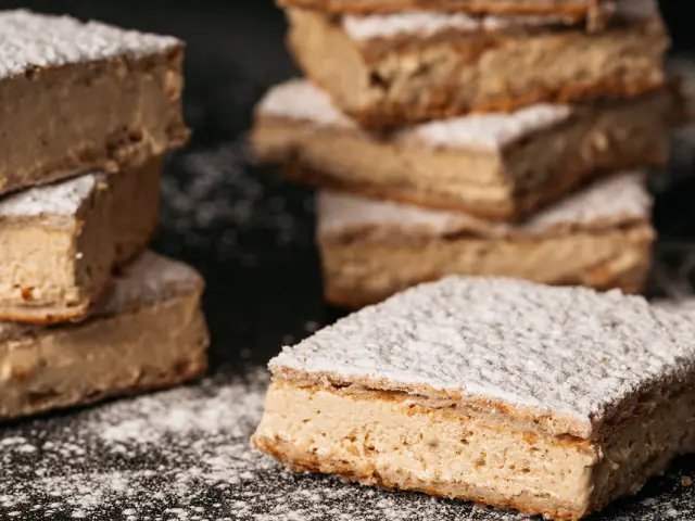Artigarrède, gâteau Le Russe, Oloron Sainte-Marie en Pyrénées Béarnaises.