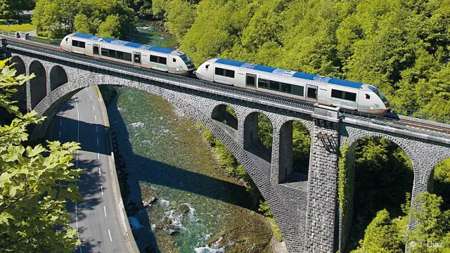 Train de Pau à Bedous, en Pyrénées béarnaises.