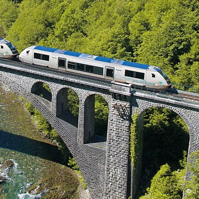 Train de Pau à Bedous, en Pyrénées béarnaises.