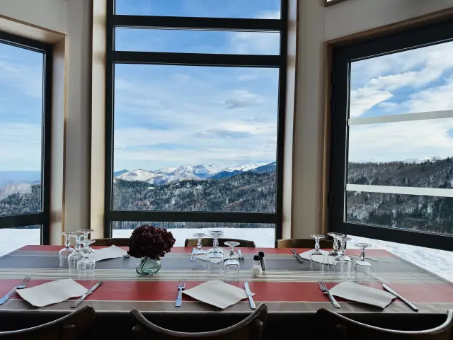 Restaurant le Grand Tétras à Issarbe en vallée de Barétous en Pyrénées béarnaises.