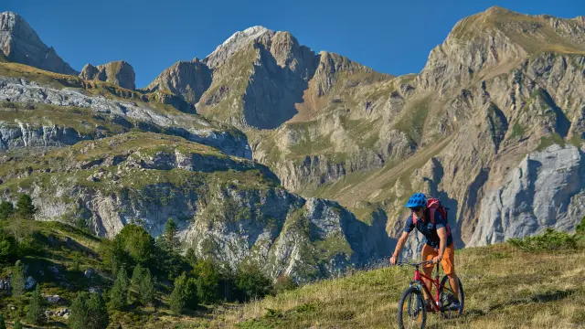 VTT en vallée d'Aspe avec Serge Cedet, Pyrénées béarnaises.