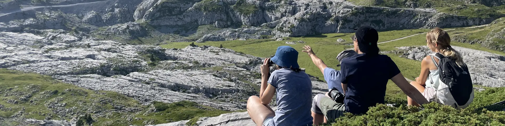 Sur la trace des marmottes à la Pierre Saint-Martin en Pyrénées béarnaises.