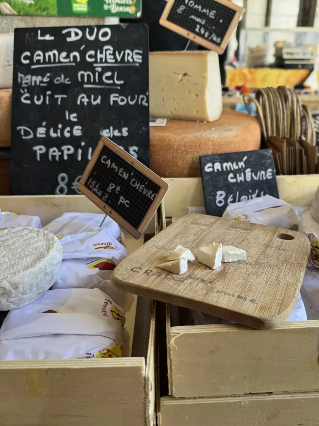 Fromage fermier de chèvre, fais en Pyrénées béarnaises.
