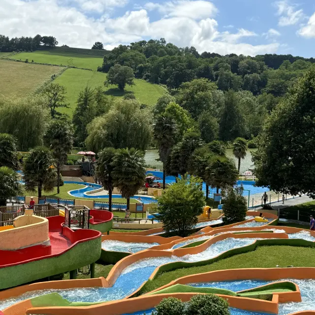 Aqua Bearn, parc aquatique en Pyrénées béarnaises.