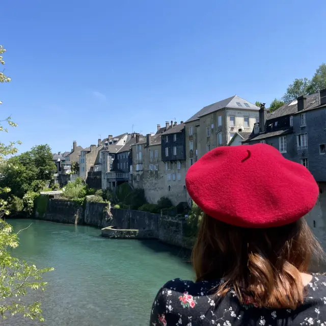 Beret Rouge Sur Passerelle Gave Daspe 2 Othb