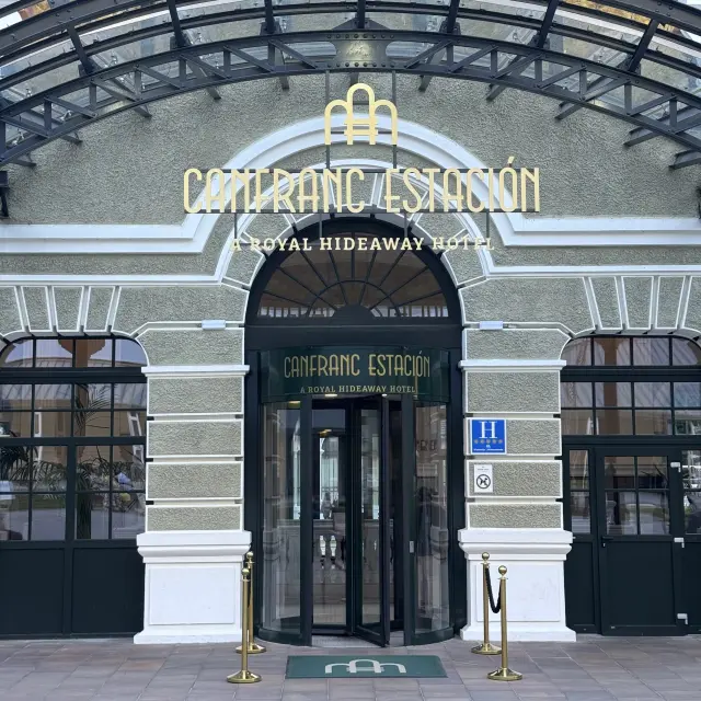 Gare de Canfranc en Aragon, Pyrénées espagnoles.