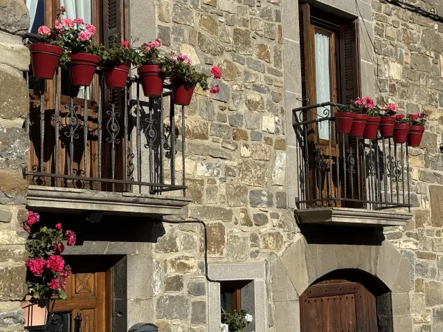 Façade de maison en Pyrénées espagnoles.