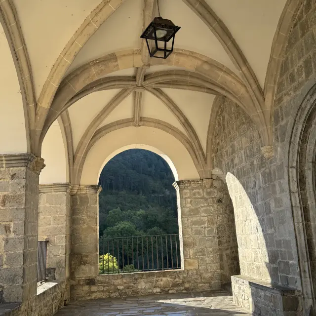 Eglise en Navarre, Pyrénées espagnoles.